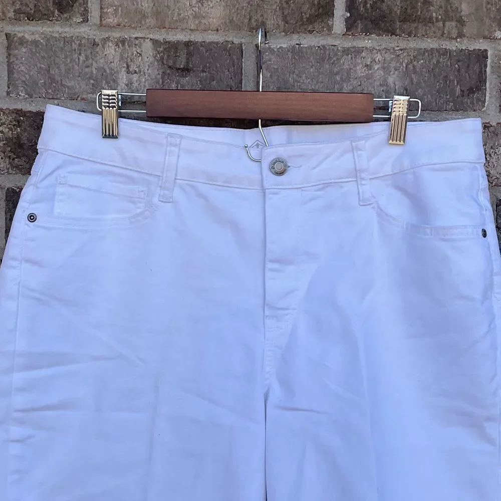 Take 50% OFF- St John,s Bay Classic White Women’s Shorts, Size-16